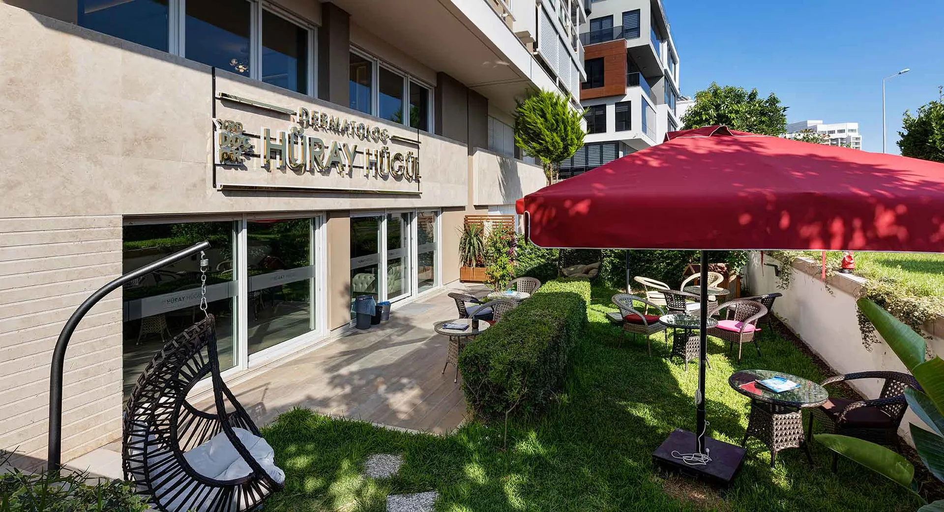 Antalya Doç. Dr. Hüray Hügül Kliniği - dış cephe görünümü