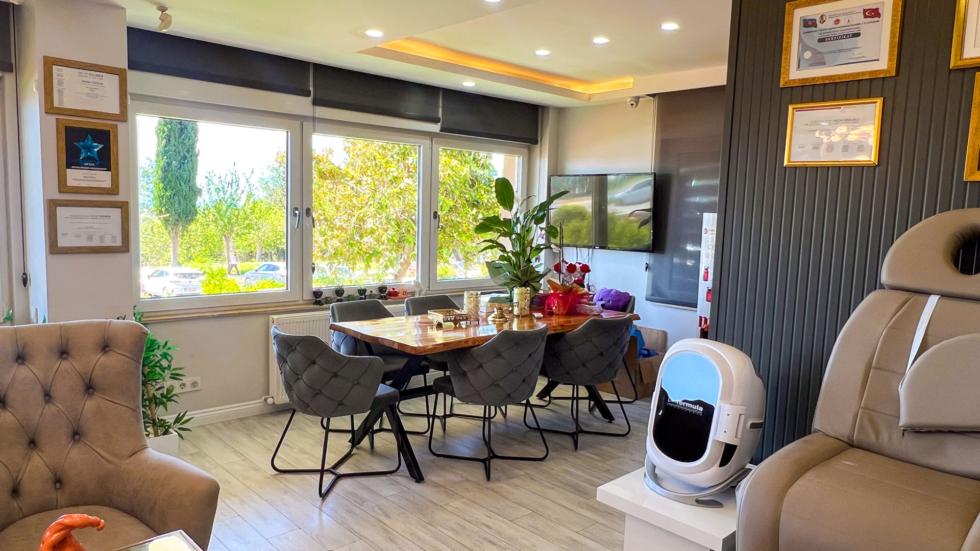 Klinik bekleme salonu