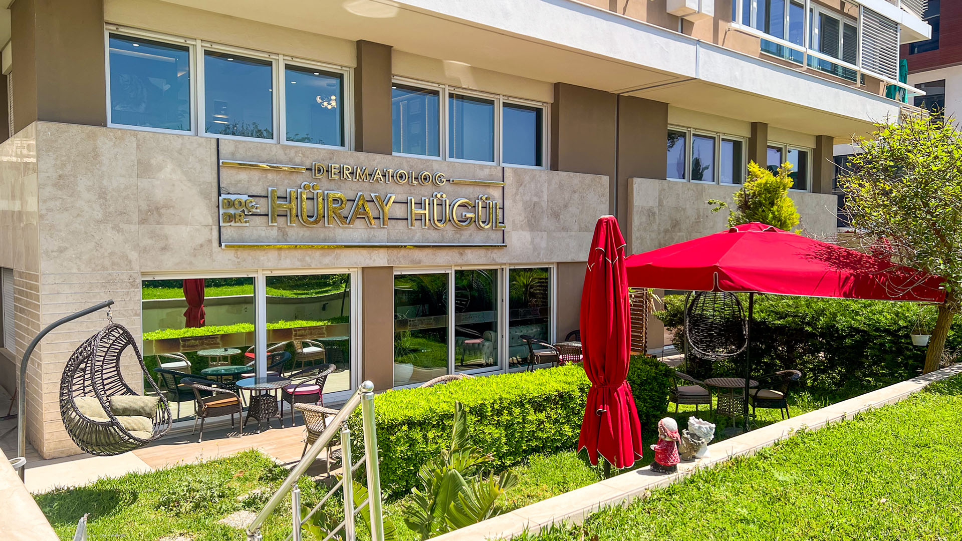 Doç. Dr. Hüray Hügül Kliniği dış cephe