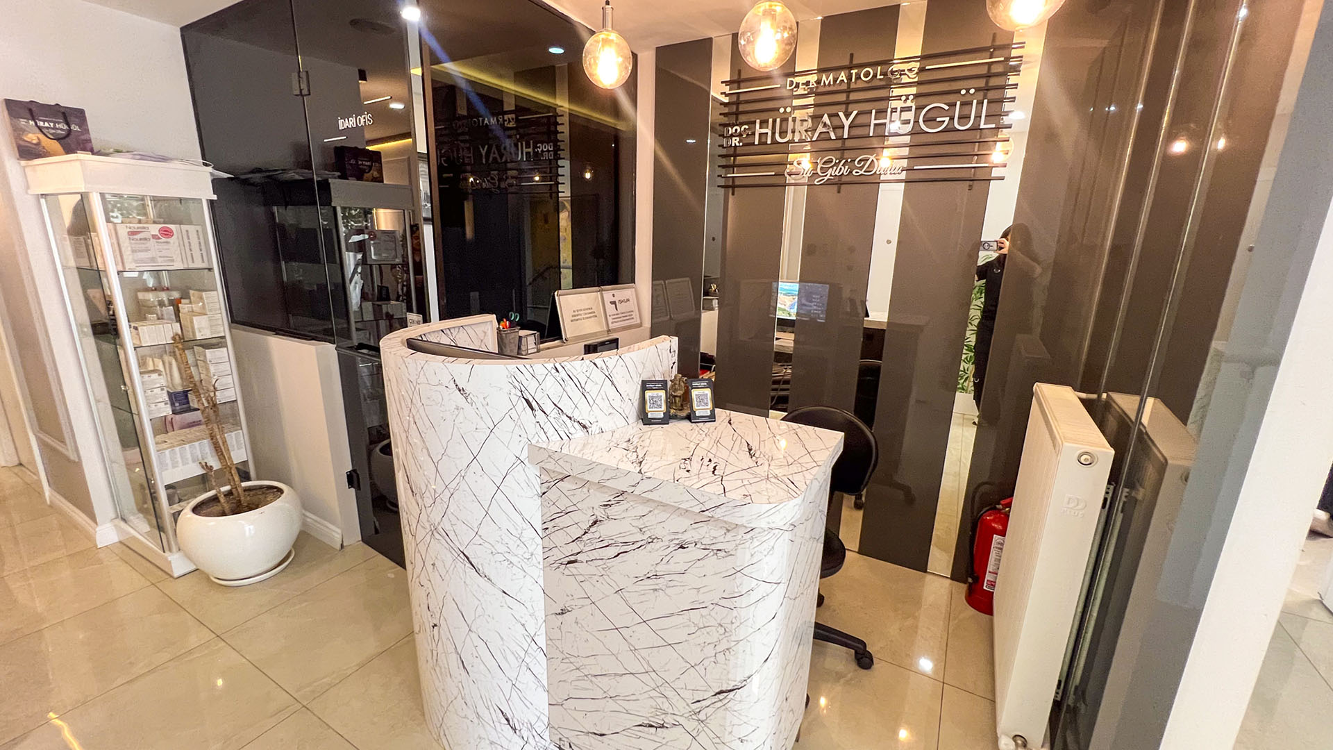 Klinik resepsiyon alanı